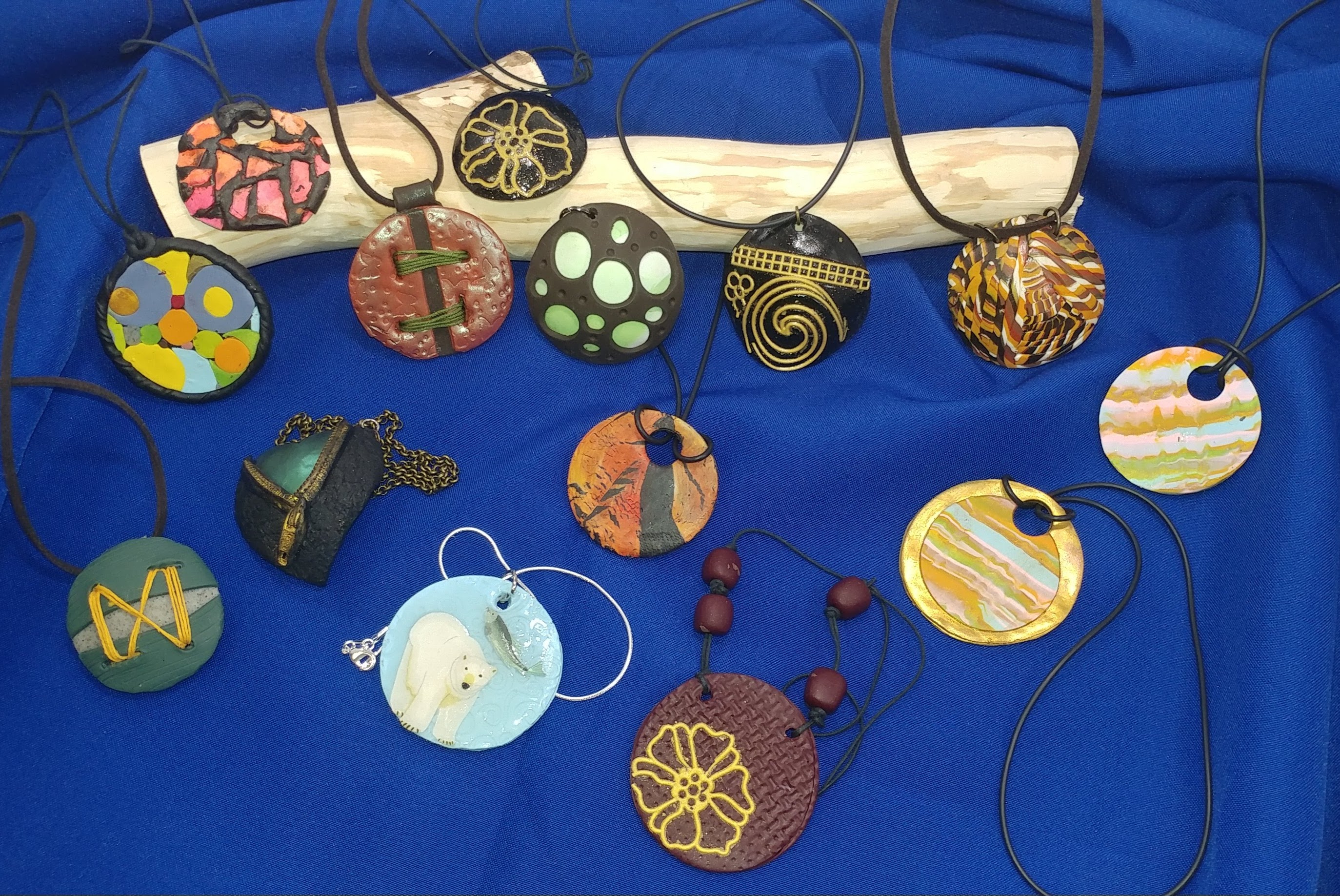 round-polymer-clay-necklaces-01.jpg