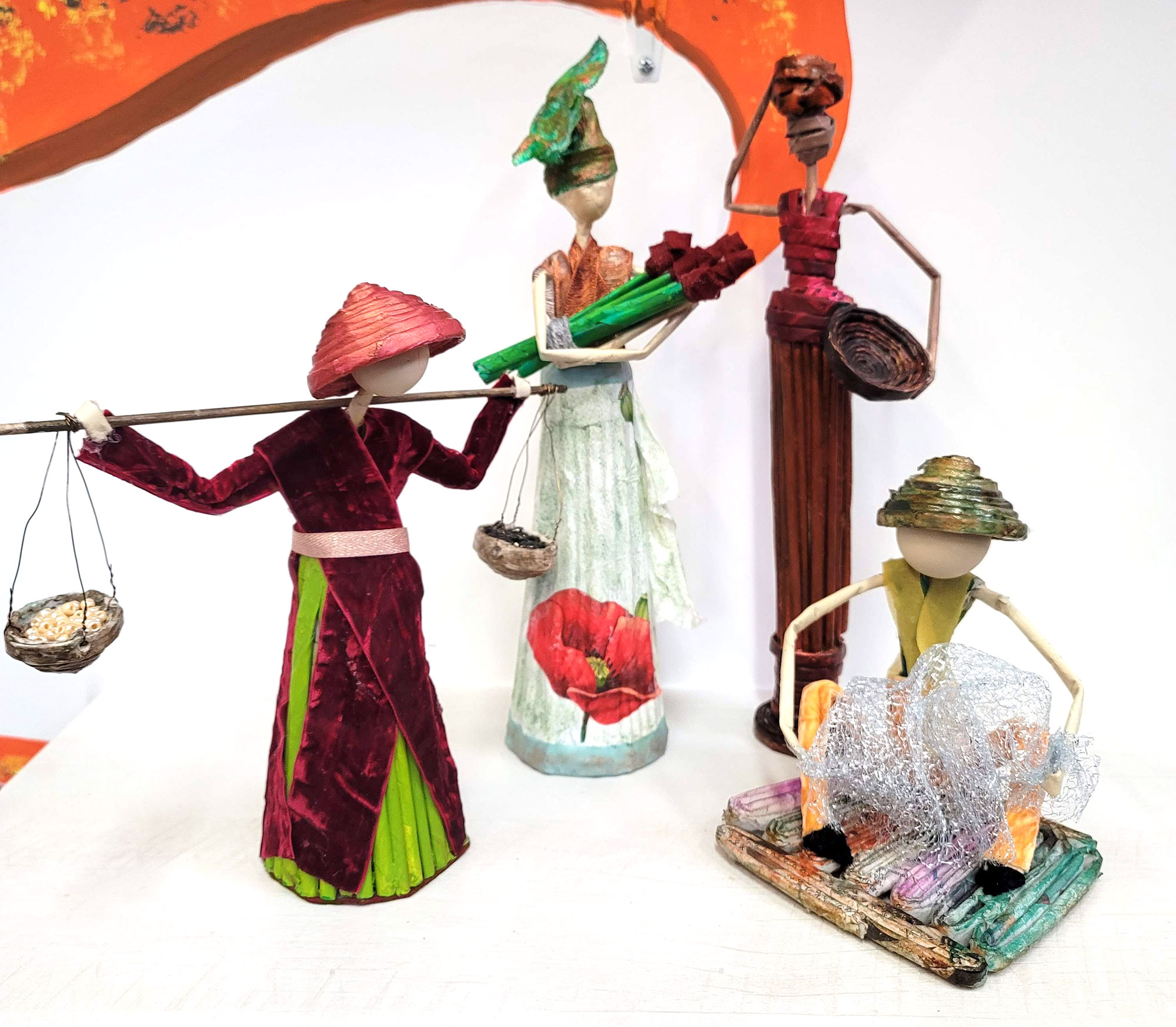 How to Make Newspaper Art Dolls! LIVE w/ Shahar Boyayan﻿